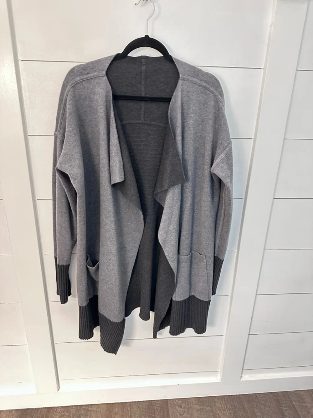 LULULEMON L Still Lotus wrap Grey-Black thumb sleeve pocket reversible cardigan - Picture 4 of 16